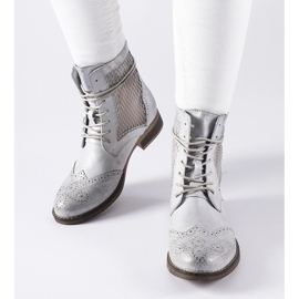 Silberne durchbrochene flache Stiefel von Reeves 2