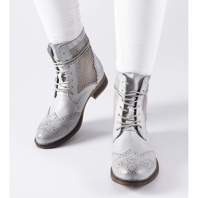Silberne durchbrochene flache Stiefel von Reeves 2