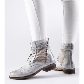 Silberne durchbrochene flache Stiefel von Reeves 1