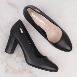 Schwarze Pumps von Sergio Leone 1