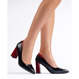 Schwarze Pumps an der Post 1