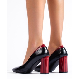 Schwarze Pumps an der Post 2