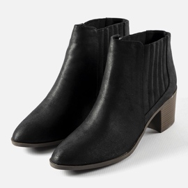 Schwarze Slip-On-Stiefeletten von Pyramid 1