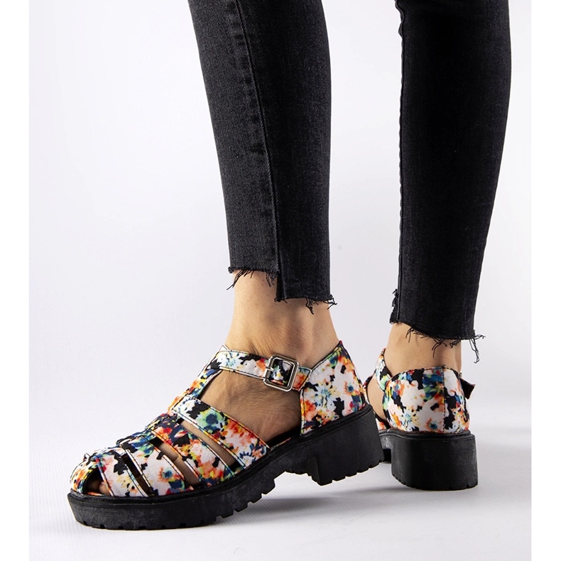 Schwarz gemusterte massive Oaks-Sandalen 1