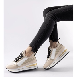 Beige Glitzer-Sneaker auf der Marce-Plattform 1