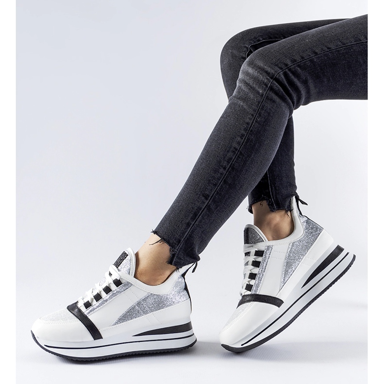 Weiße Glitzer-Sneaker auf der Marce-Plattform 1