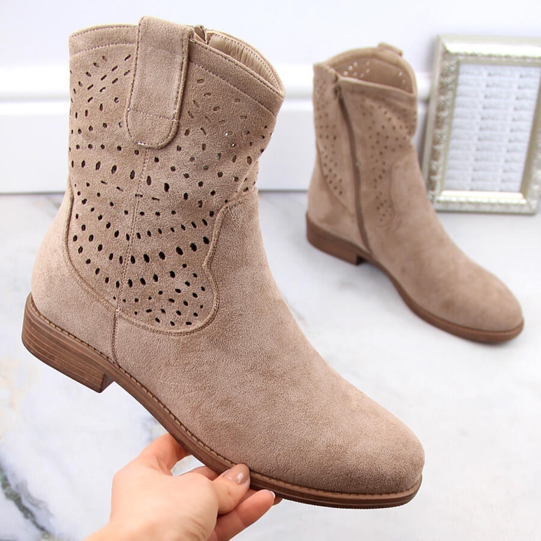 Durchbrochene Damen-Stiefeletten aus beigem Wildleder S.Barski HY66-135 1