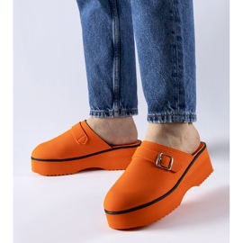 Orangefarbene High-Top-Clogs von Lang 1