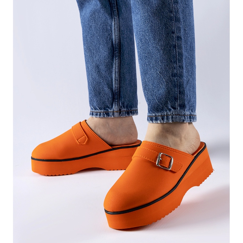 Orangefarbene High-Top-Clogs von Lang 1