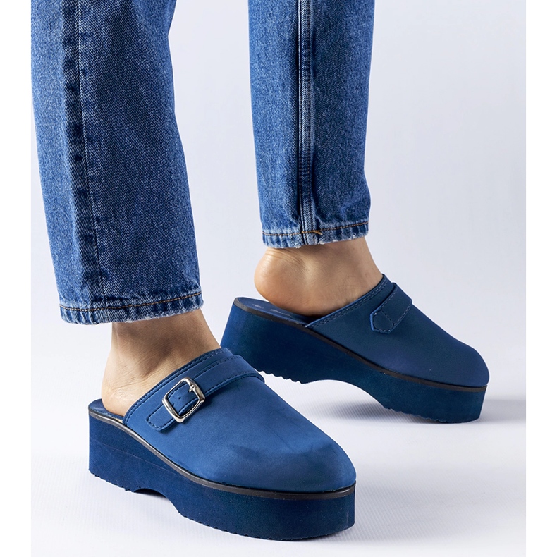 Marineblaue Clog-Slides auf der Lang-Plattform 1