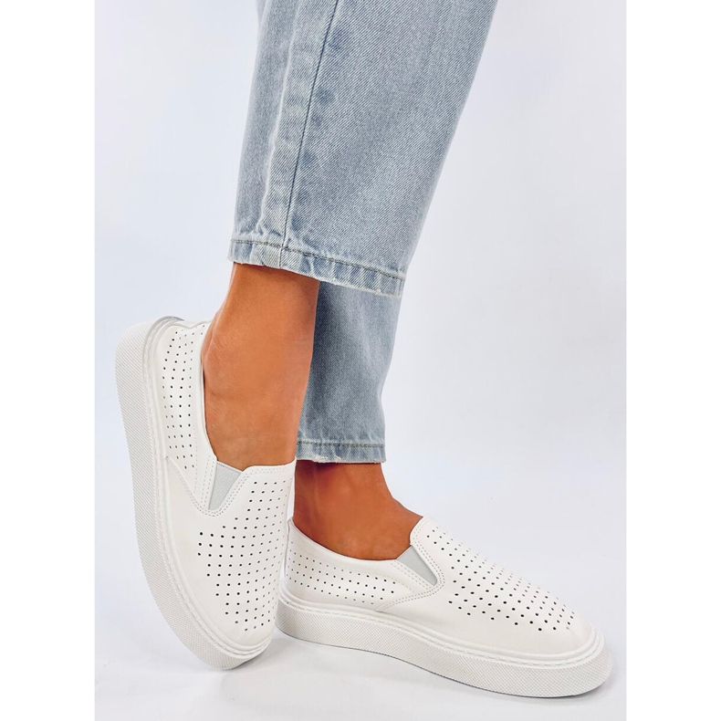 Weiße, durchbrochene Slip-On-Sneaker von Towns 1