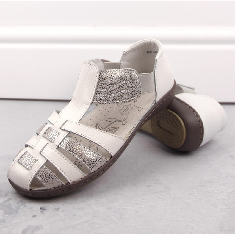 Geschlossene Damensandalen aus Leder, beige, T.Sokolski 1