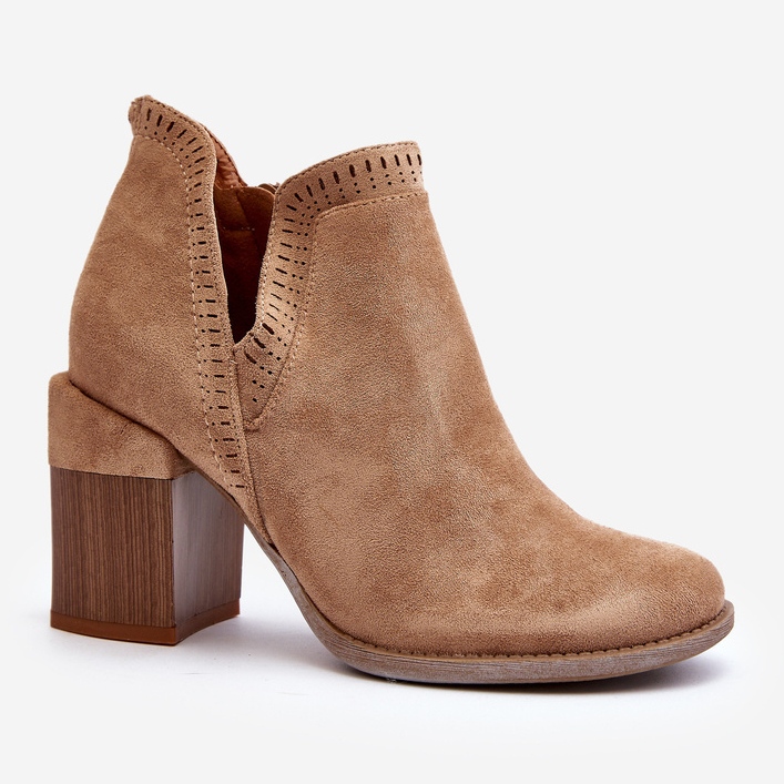 Beigefarbene Jolnima-Stiefeletten mit massivem High-Heel-Absatz und Ausschnitt 1