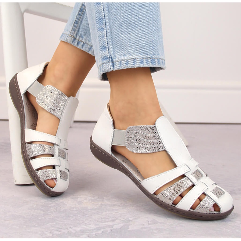 Geschlossene Damensandalen aus Leder, beige, T.Sokolski 2