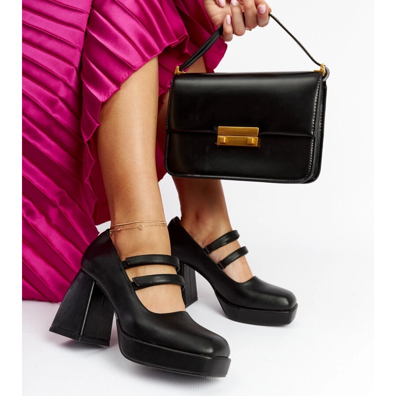 Cher schwarze Pumps mit massivem Blockabsatz 1