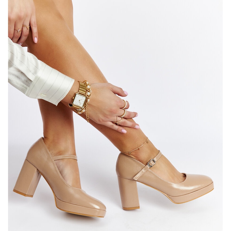 Beige Lackpumps mit Absatz Cher 1