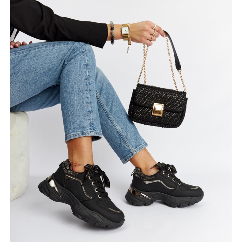 Schwarze, massive Sneakers mit Euclid-Strasssteinen 1