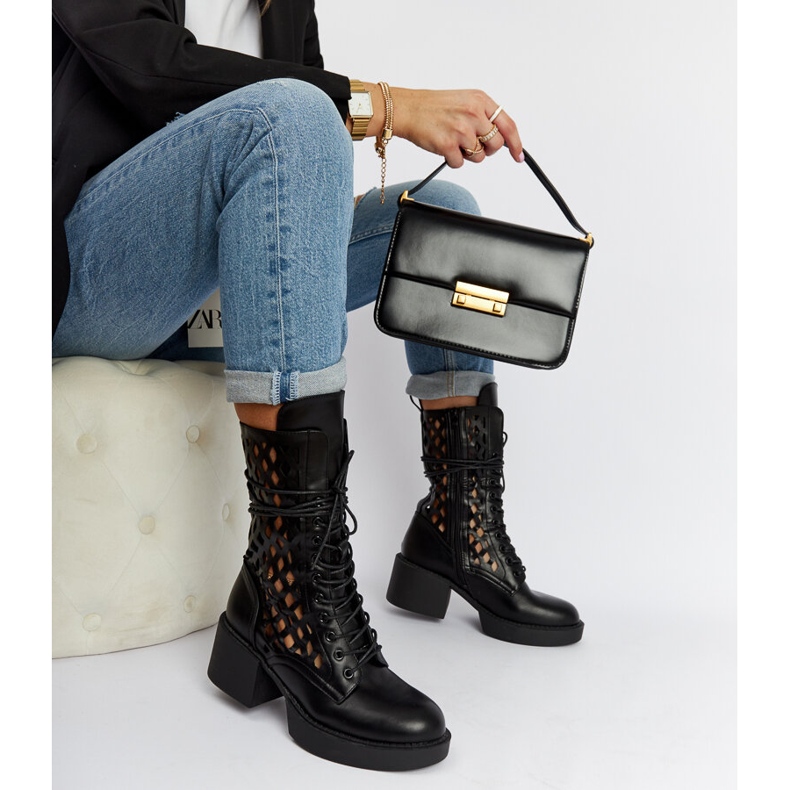 Schwarze durchbrochene Visalia-Stiefel mit hohen Absätzen 1