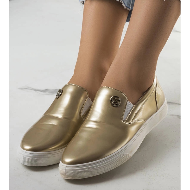 Goldene Slip-On-Sneaker von Taastru 1