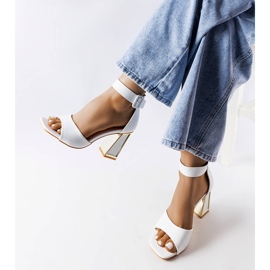 Weiße Blocksandalen von Marlens 1