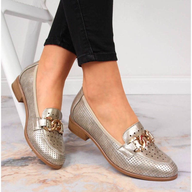 Durchbrochene Schuhe mit einer Goldkette von Potocki golden 1