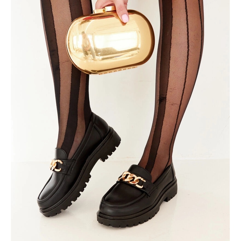 Schwarze Slipper bei Elenor 1