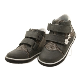 Mädchen Lederschuhe mit weißen Blumen 91904 grauer Bartek 3