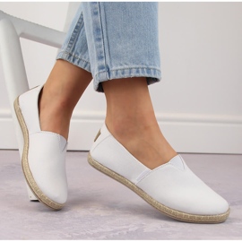 Weiße Slip-On-Espadrilles für Damen Potocki 16308 1