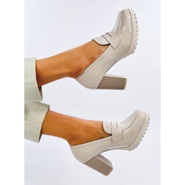 Jeffis Beige Mokassins mit Lackabsatz 1