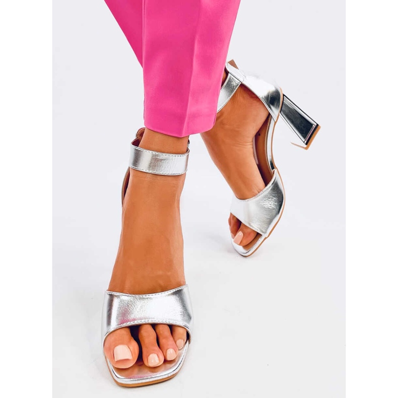 Ellen Silberne Sandaletten mit Gürtel silber- 2