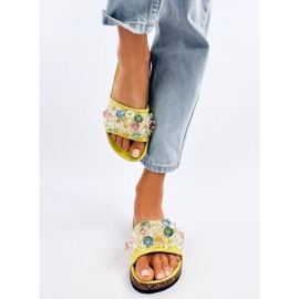 Kork-Flip-Flops mit malivgrünen Steinen 1