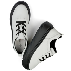 Damen-Sneaker aus weißem Leder mit schwarzer Sohle 1