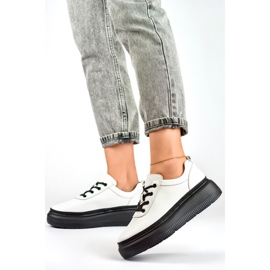 Damen-Sneaker aus weißem Leder mit schwarzer Sohle 4