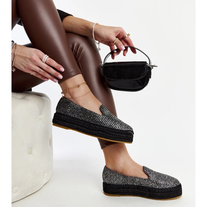 Schwarze Espadrilles mit Silberfaden von Havin verziert 1