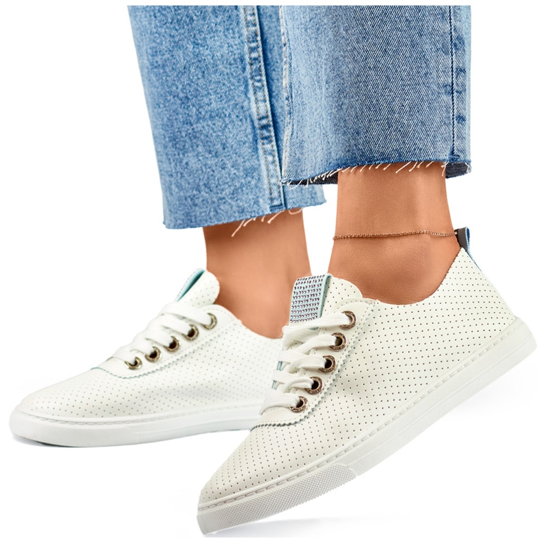 Weiße, durchbrochene Sneakers, durchbrochene Damen-Sneaker 1