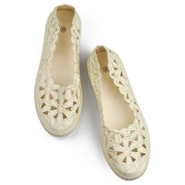 Ballerinas mit durchbrochenen Ausschnitten, Damenschuhe mit Blumenmuster beige 1
