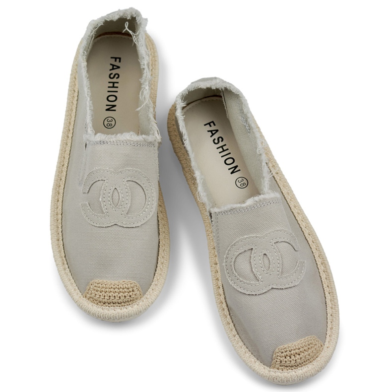 Graue Espadrilles, Mokassins und Damensneaker 1