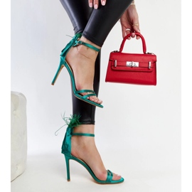 Grüne Sandalen mit Federn von Adalgisio 1