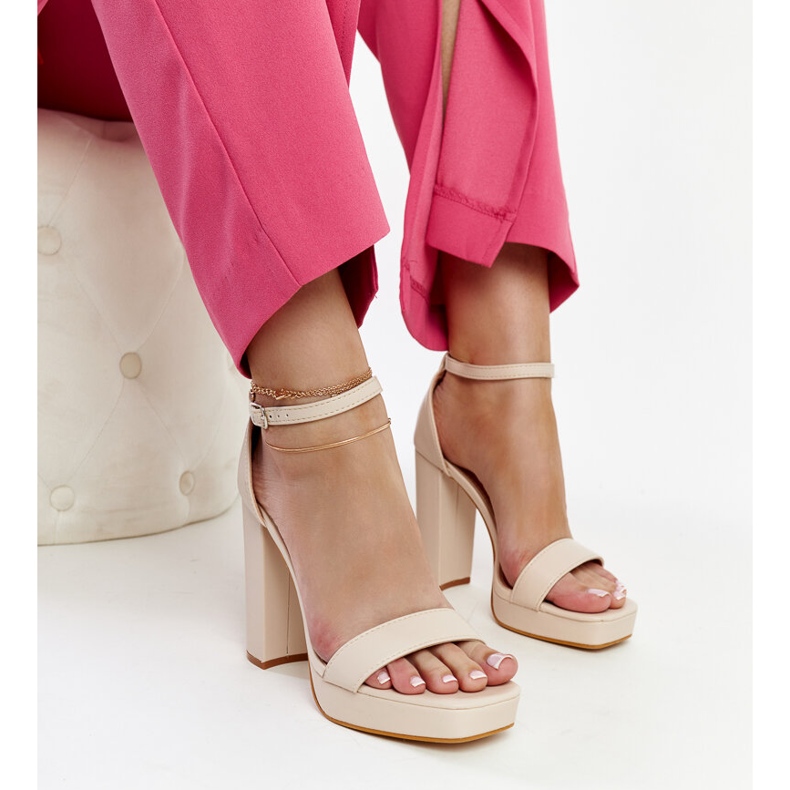 Beigefarbene High-Heel-Sandalen von Nariman 1