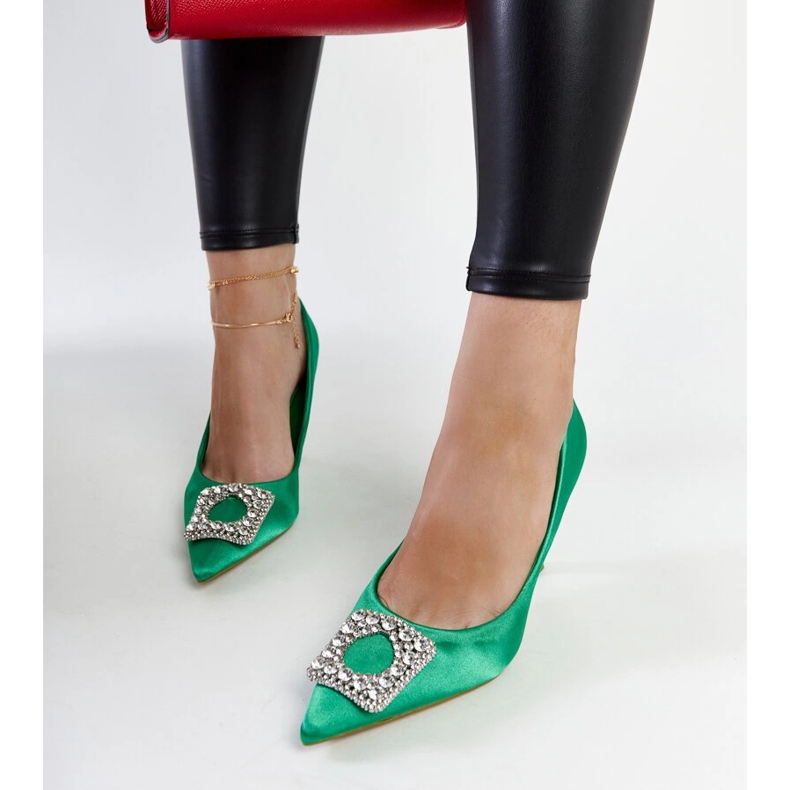 Grüne High Heels mit Satin-Finish und Clemente-Strasssteinen 1