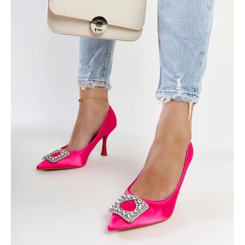 Rosa High Heels mit Satin-Finish und Clemente-Strasssteinen 1