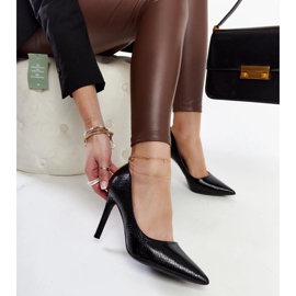 Schwarze Lack-Stilettos von Wines 1