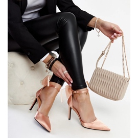 Hellrosa Pumps mit Schleife von Ilaysa 1