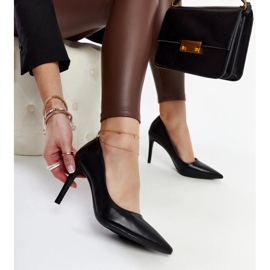 Schwarze klassische High Heels von Yassira 1