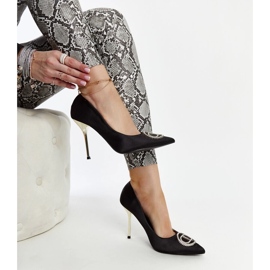 Schwarze High Heels mit Elife-Zirkonen 1