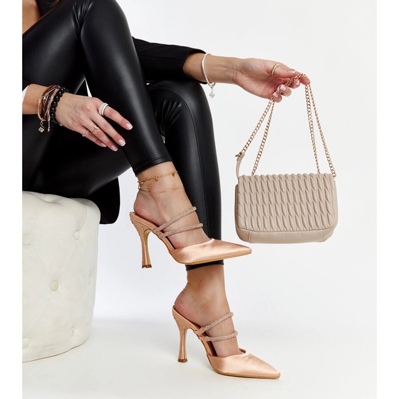 Beigefarbene Flip-Flops mit hohen Absätzen von Raffaelina 1