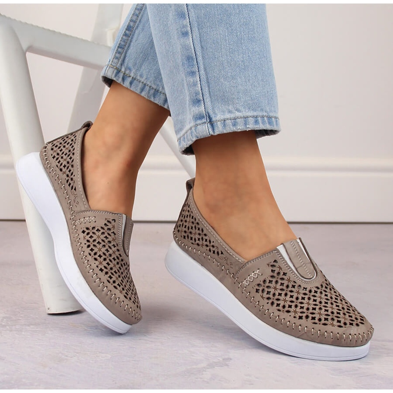 Durchbrochene Damen-Slipper aus Leder, beige T.Sokolski 0712 2