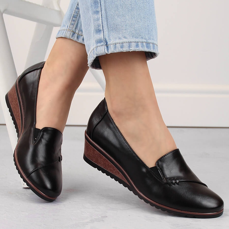 Schwarze Slip-On-Keilschuhe für Damen Potocki SZ12345 1