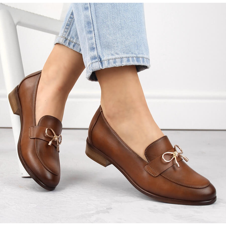 Braune Damenschuhe mit niedrigem Absatz Potocki SZ12379 1