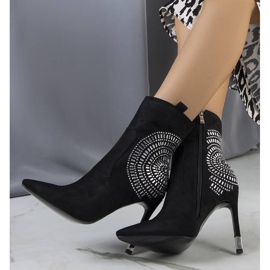 PA1 Schwarze gefütterte Stiefel auf einem Nolani-Stiletto-Absatz 1